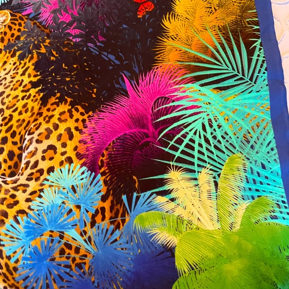 Salvatore Ferragamo Silk pillow case 18x18 with zipper , like new , hardly used. - Picture 2 of 6